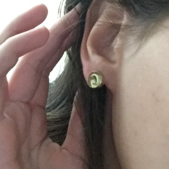 monogrammed "C" earrings - Picture 3 of 3